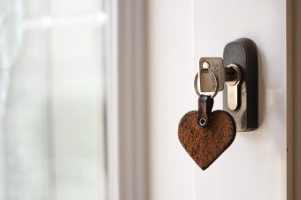 house-key-hanging-from-the-doorknob-2022-08-01-02-04-03-utc house-key-hanging-from-the-doorknob-2022-08-01-02-04-03-utc